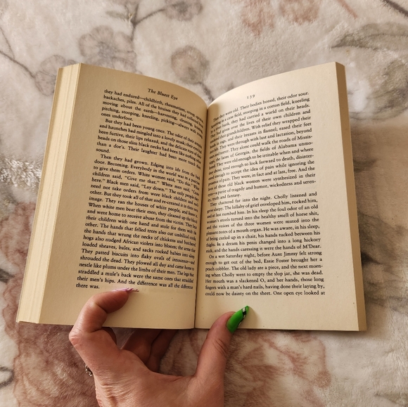 The Bluest Eye by Toni Morrison Book - Picture 4 of 4